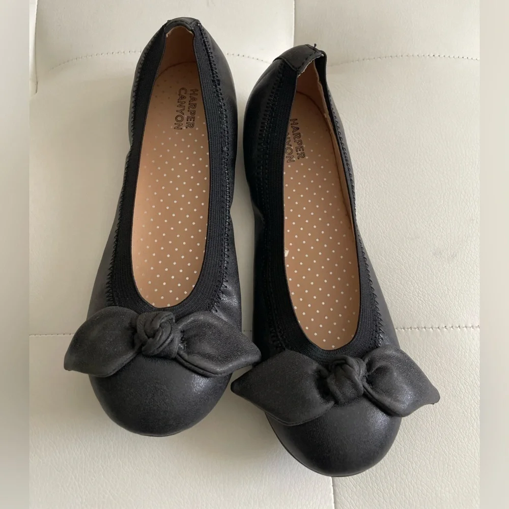 Harper Canyon black bow flats in size 1